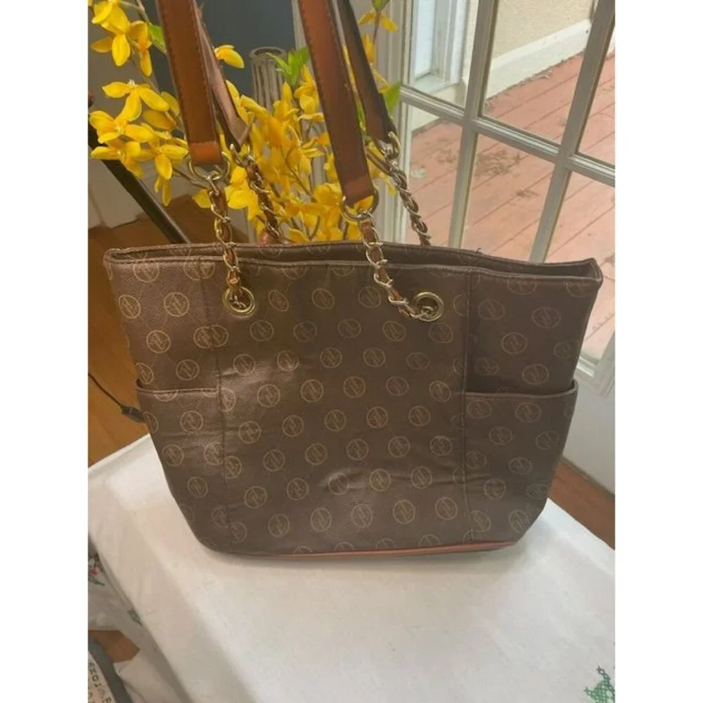 Power Look, Smart Price – Adrienne Vittadini Geo-Chic Tote - Picture 5 of 9